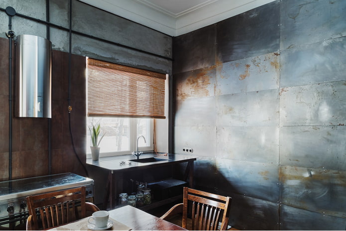 metalen wanden in de keuken