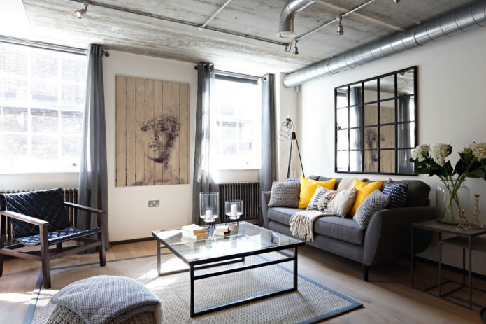 woonkamer in loftstijl met witte wanddecoratie