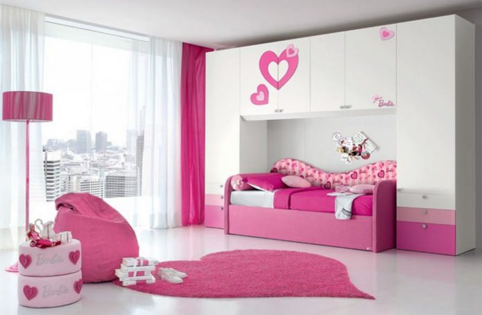 witte en roze kinderkamer