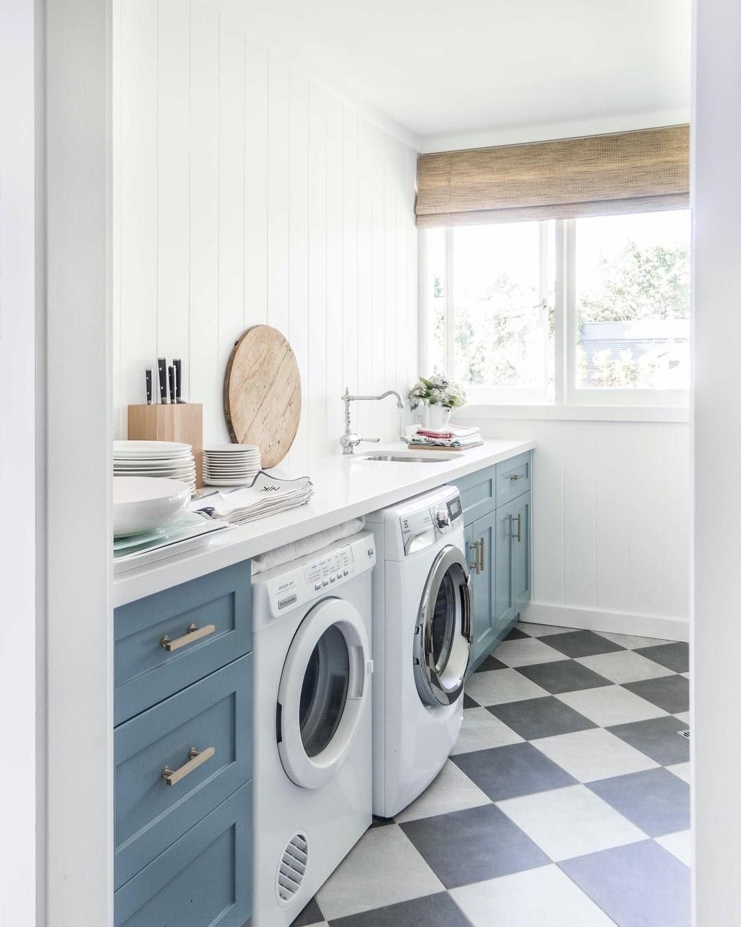 open wasmachine in de keuken
