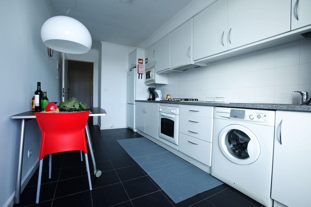 wasmachine in een lineaire keuken