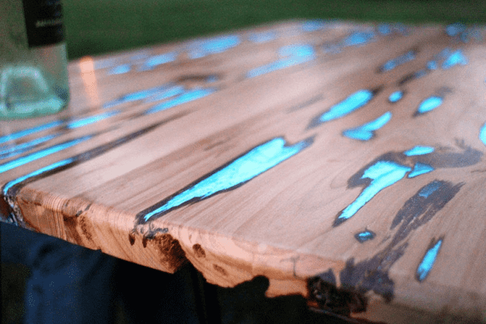 Epoxyhars in de scheuren
