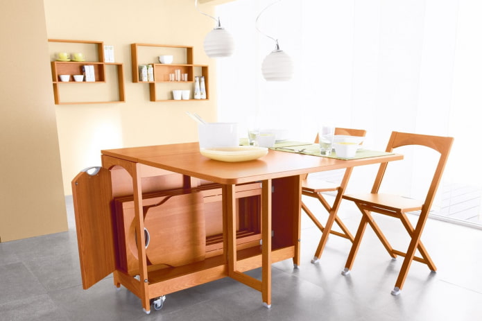 grote boekvormige structuur in het interieur