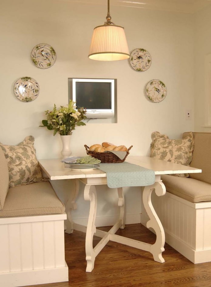 tafel in boekstijl met Proven?aalse stijl