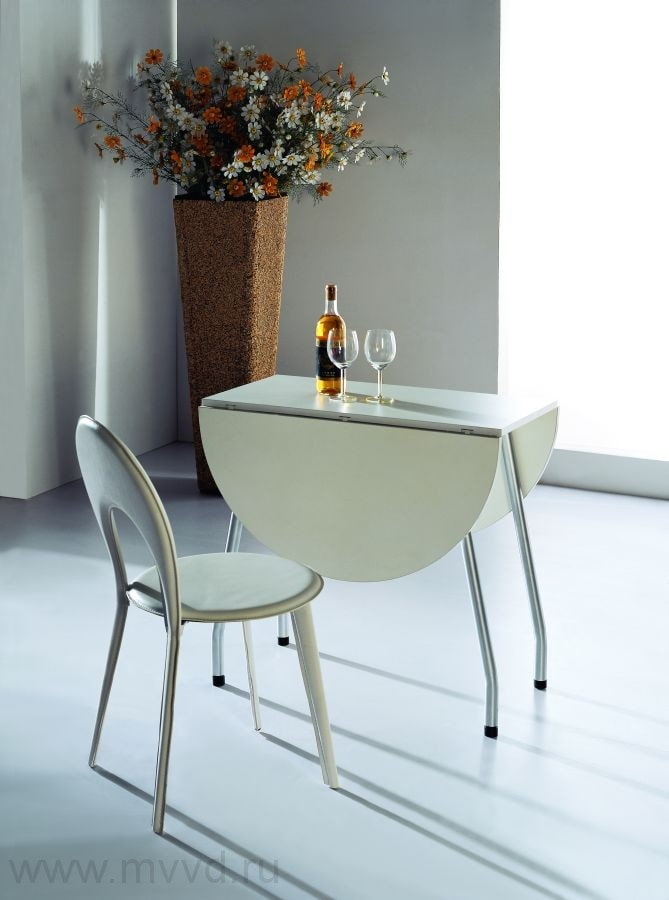 wit boekvormig model in het interieur