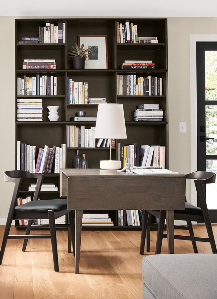 grijs boekvormig model in het interieur