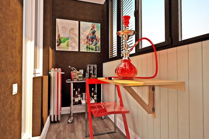 boekvormige structuur in het interieur van een loggia