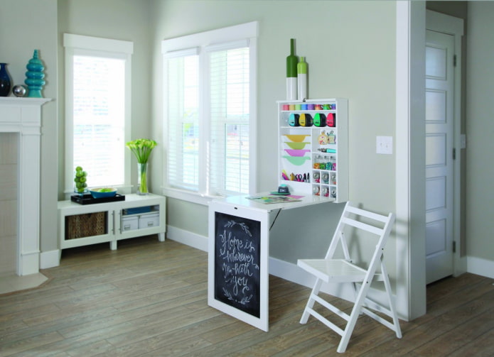 boekvormige structuur in het interieur van een kinderkamer