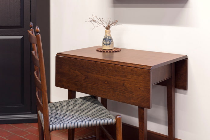 bruine opklapbare tafel