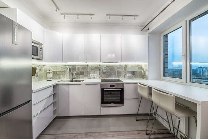 Vensterbank die verandert in een tafel in de keuken