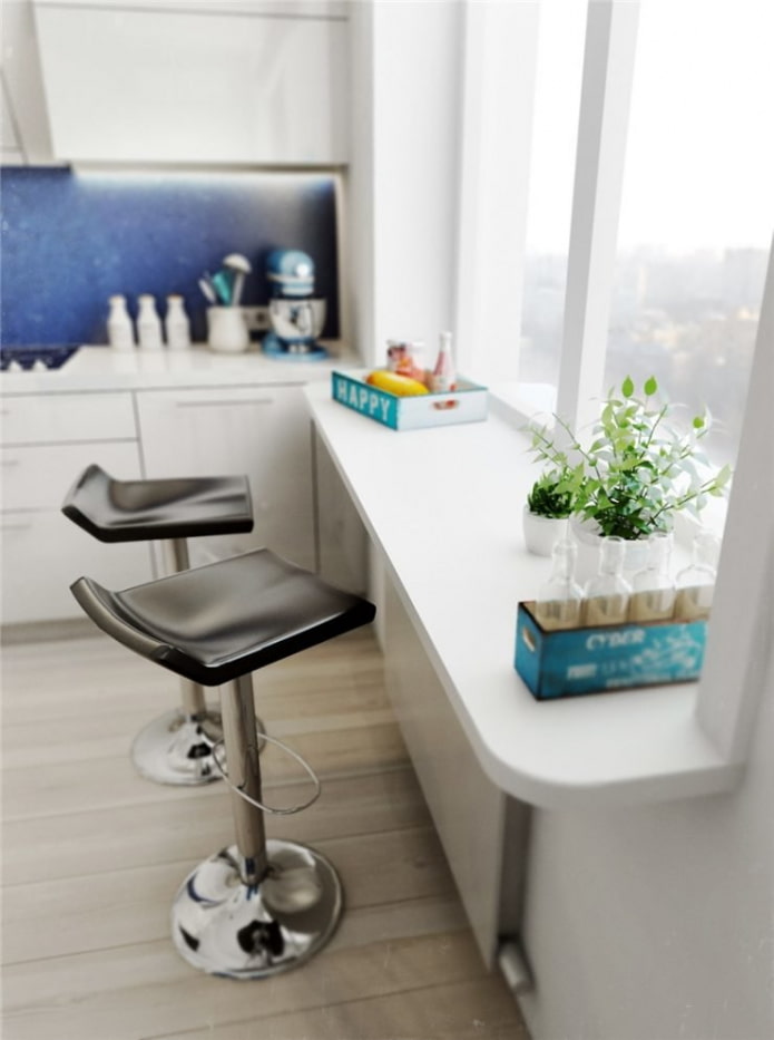 Vensterbank die in de keuken als tafel kan worden gebruikt