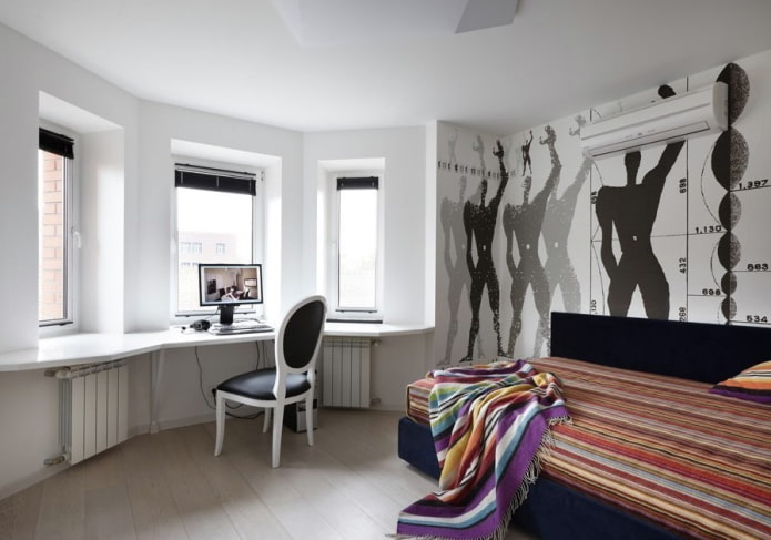 vensterbank die overgaat in een tafel in een moderne stijl