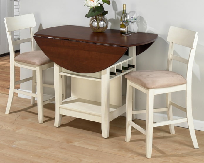 keuken met een uitklapbare tafel