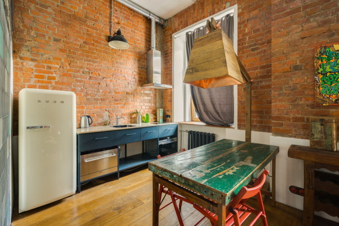 eettafel in een loft-interieur