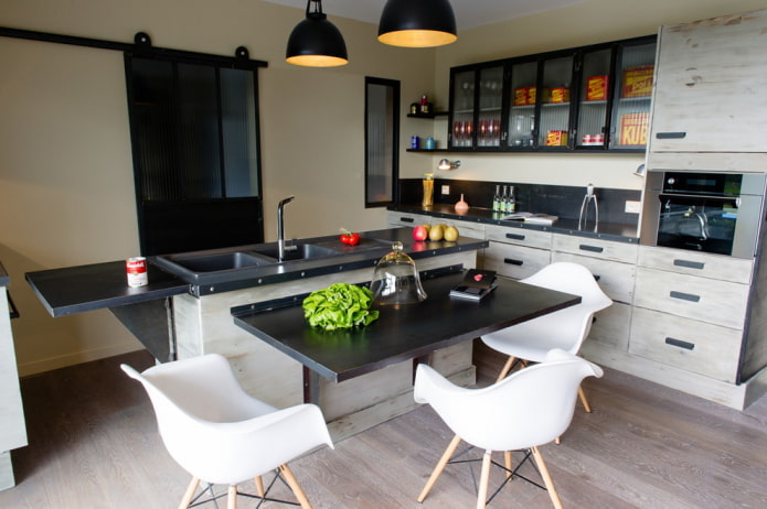 klaptafel in het interieur in loftstijl