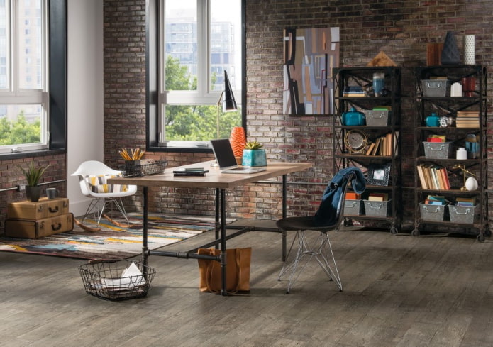 tafel van buizen in een loft-interieur