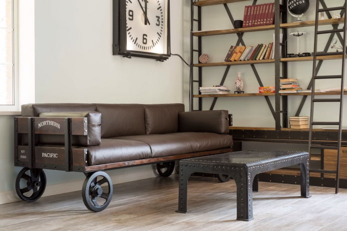 smede tafel in een loft-stijl interieur