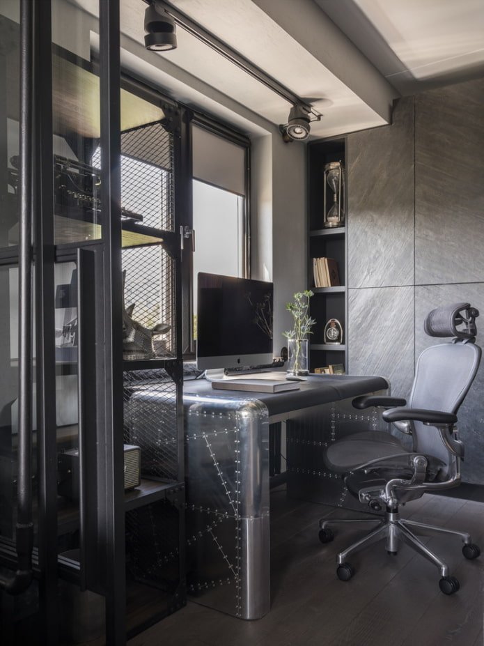 computerbureau in een loft-stijl interieur