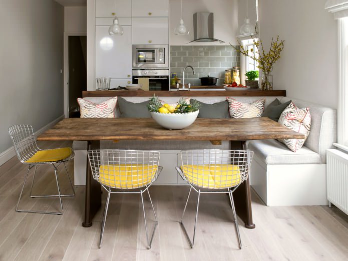 stoel in het keukeninterieur