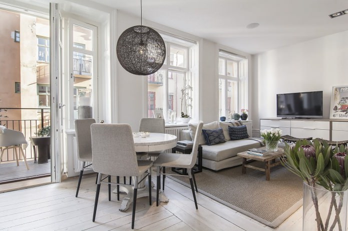 Stoelen in het interieur van de woonkamer