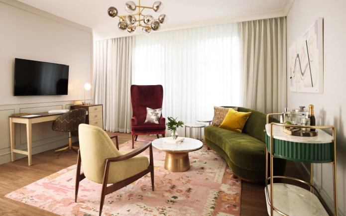 Stoelen in het interieur van de woonkamer