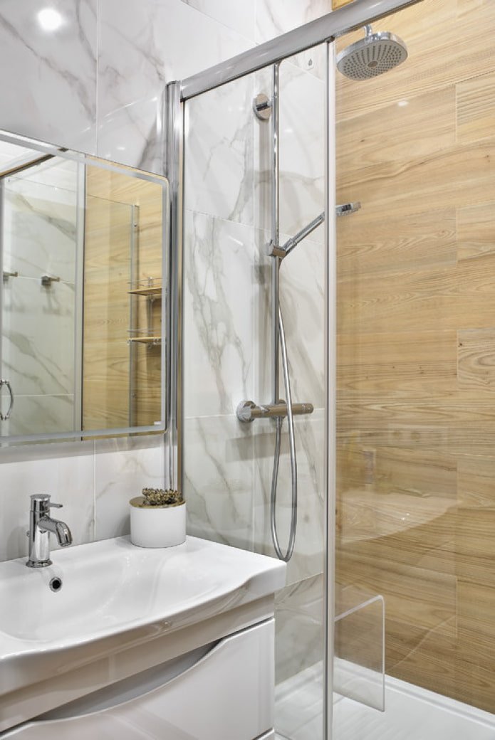 wit-bruine badkamer