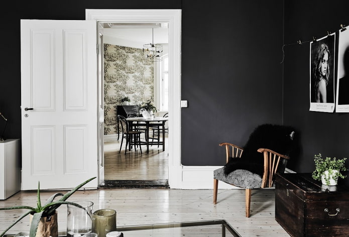 lichte deuren in combinatie met donkere wanden