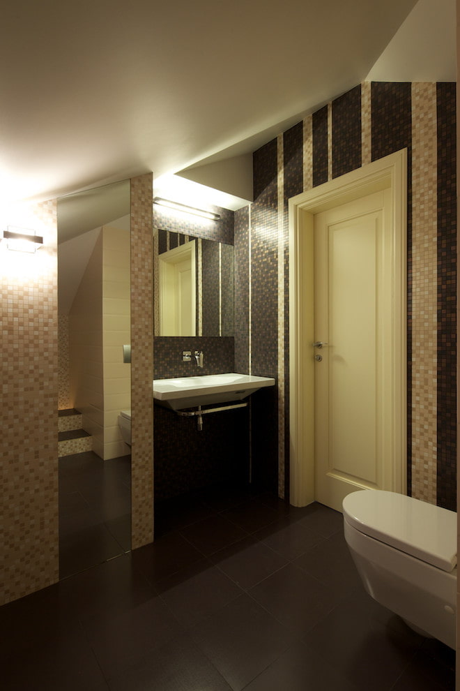 lichtgekleurde deuren in combinatie met een donkere vloer