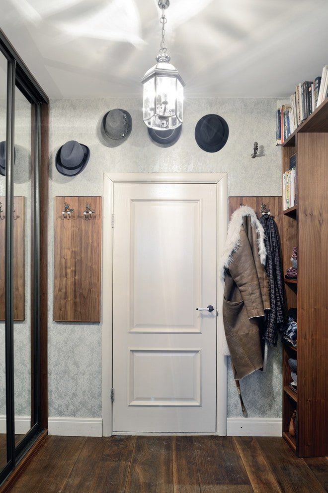 lichte deuren in combinatie met donkere vloer