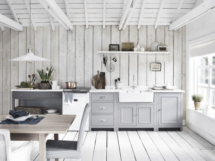 witte vloer in het interieur in Proven?aalse stijl