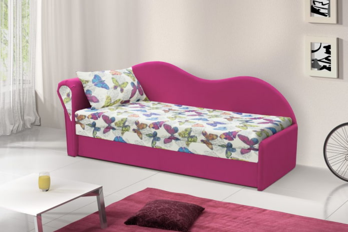 ottoman met een golfvormige rugleuning aan de binnenkant