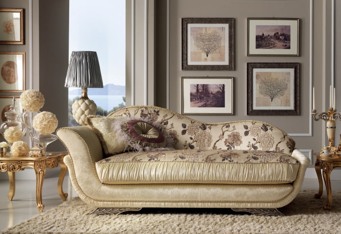 ottoman in het interieur in een klassieke stijl