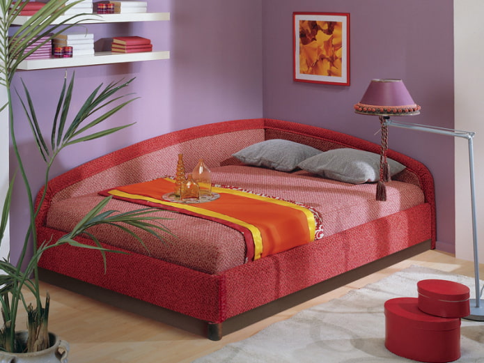 ottoman in het interieur van de slaapkamer