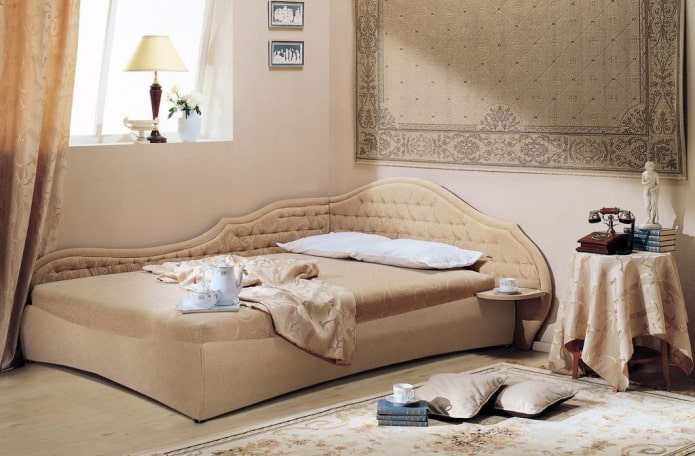 grote ottoman in het interieur