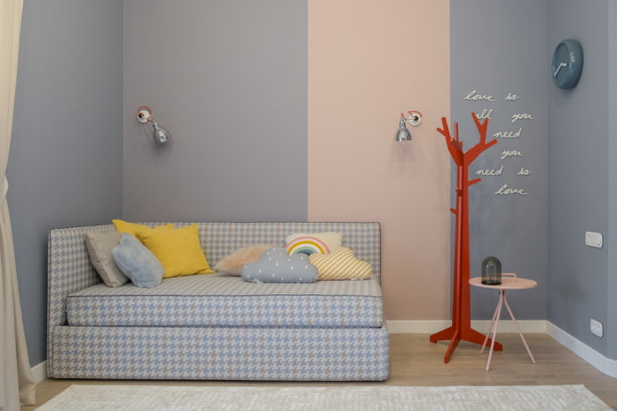 ottoman in het interieur van de kinderkamer