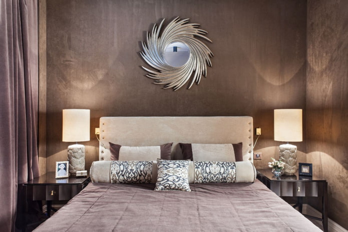 veloursbehang in het interieur van de slaapkamer
