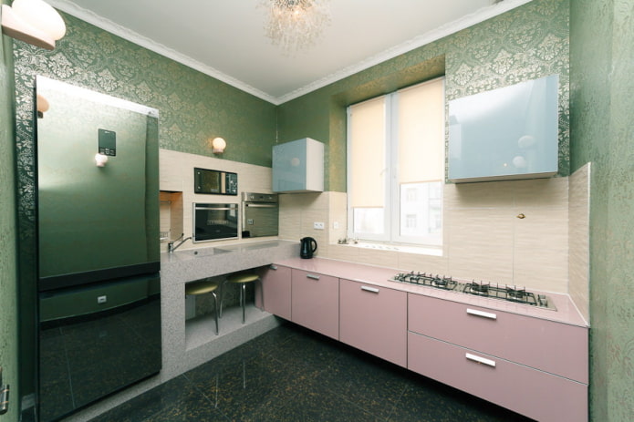 groen stoffen behang in de keuken