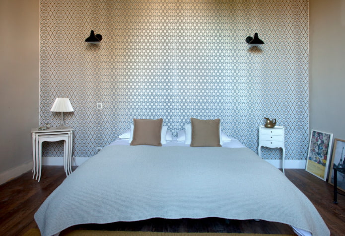 stoffen behang in het interieur van de slaapkamer