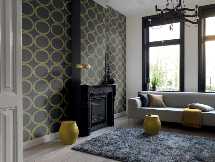 zwart stoffen behang in het interieur