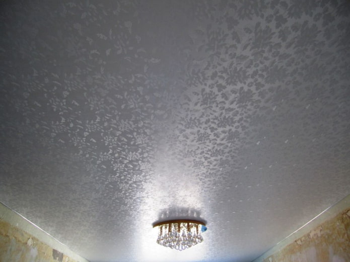 stretchstof met structuur en imitatiebrokaat