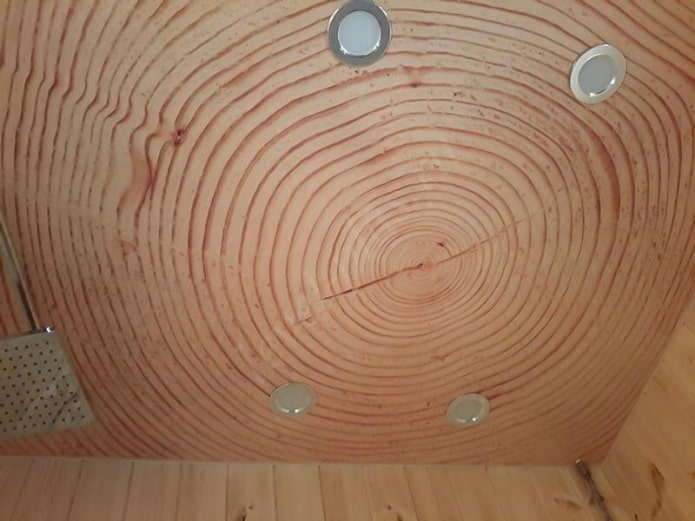 gespannen stof onder de boom