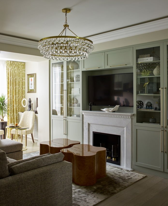 TV en open haard ingebouwd in het meubilair in het interieur