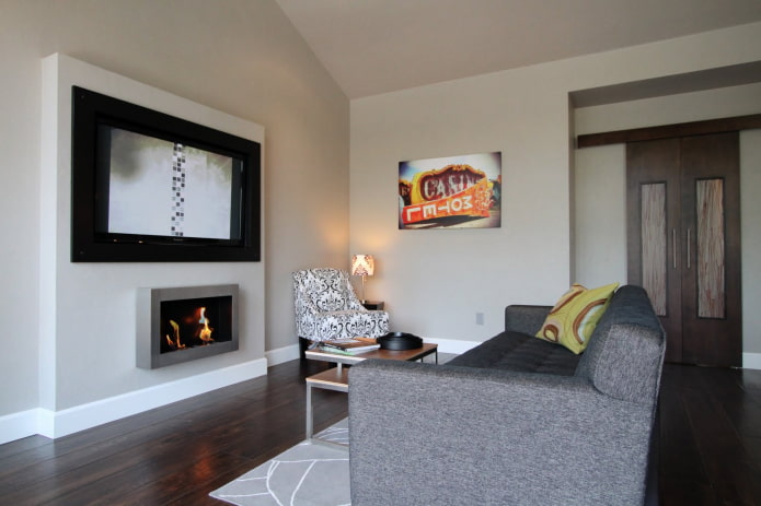 TV-paneel boven de open haard in het interieur