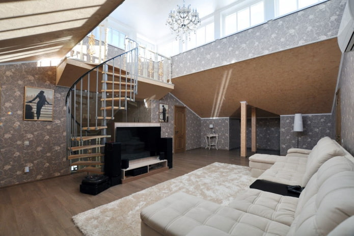 TV onder de trap in het interieur van de woonkamer
