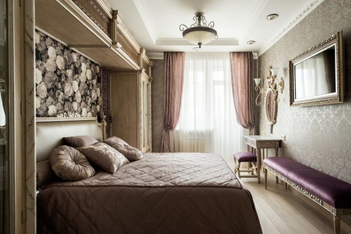 TV in het interieur van de slaapkamer in klassieke stijl