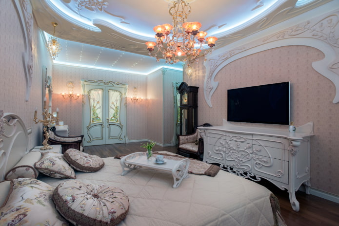 TV in het interieur van de slaapkamer in Art Nouveau-stijl