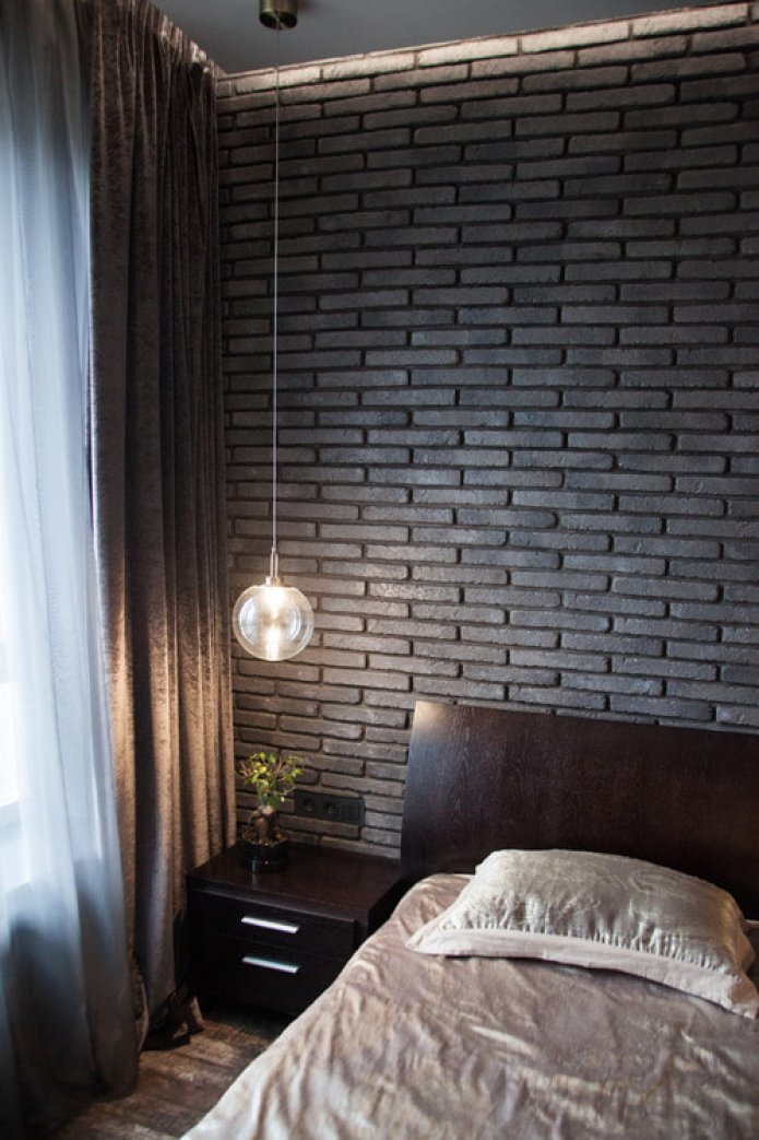bed van donker hout