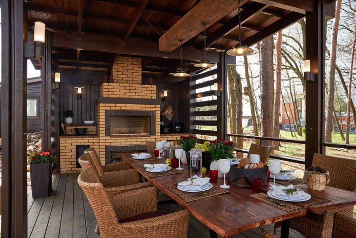 mooie veranda met barbecue