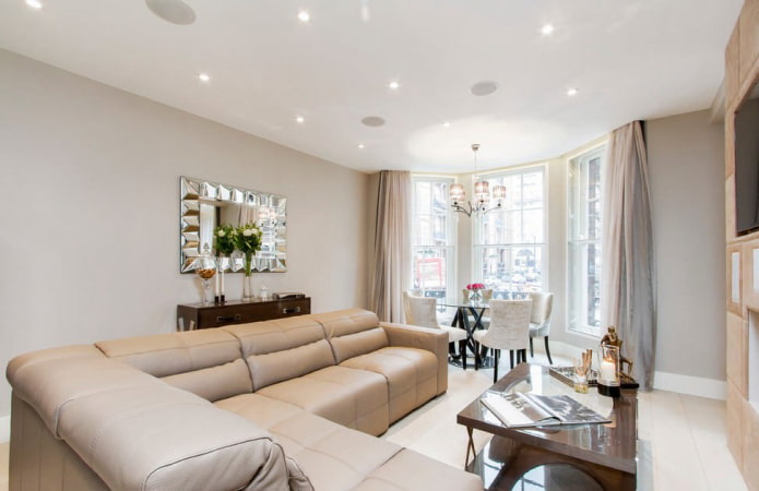 spotverlichting in het interieur van de woonkamer