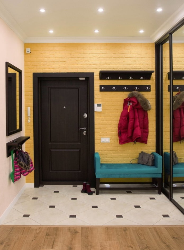 spotverlichting in het interieur van de gang